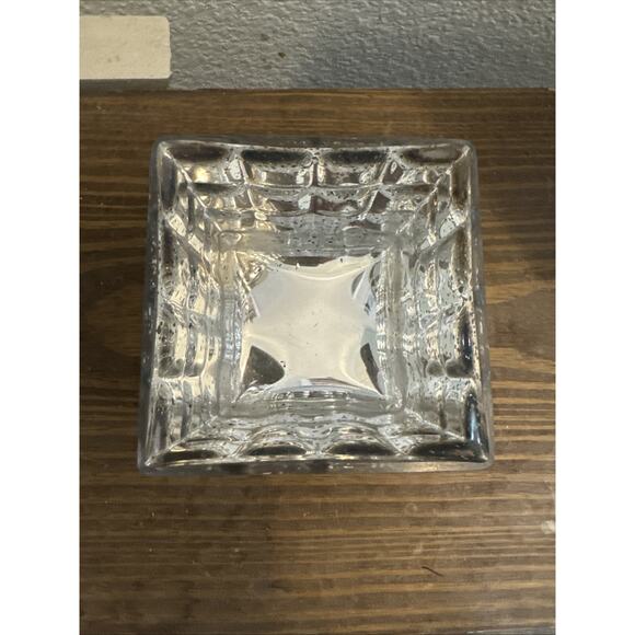Diamond Star 57057 4x 4 x 4 in. Square Glass Candle Holder Silver - Picture 4 of 5